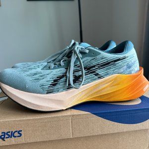 Asics Novablast 3 M 9.5 W 11
